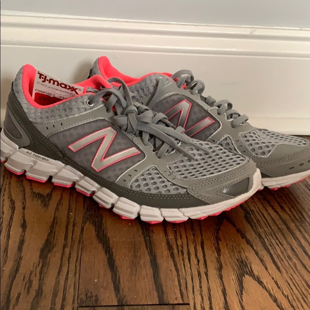 New Balance Grey/Pink sneakers